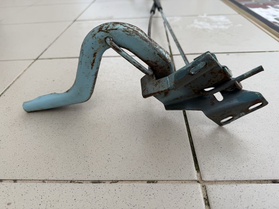 Навесы, петли, механізм підйому кришки багажника москвич 412, иж 412.