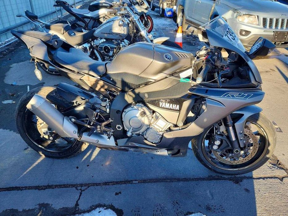 Yamaha R1 (2016): 3 500 $ - Мотоцикли Київ на Olx
