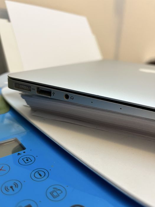 MacBook Air 13” (2017) apple