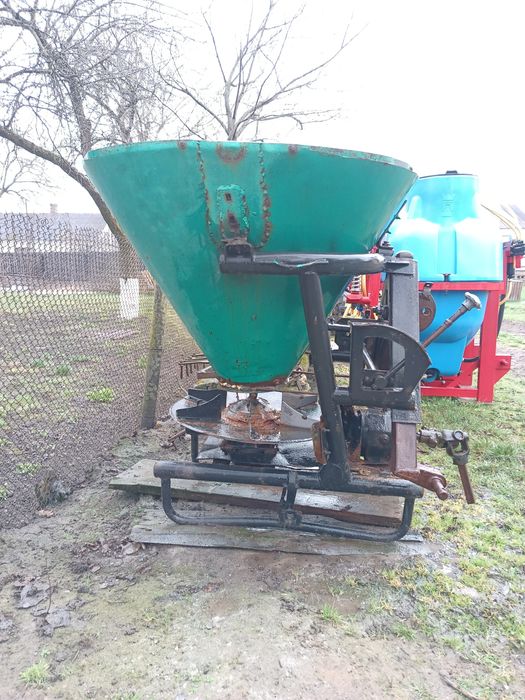 РУМ,Лійка для мінеральних добрив