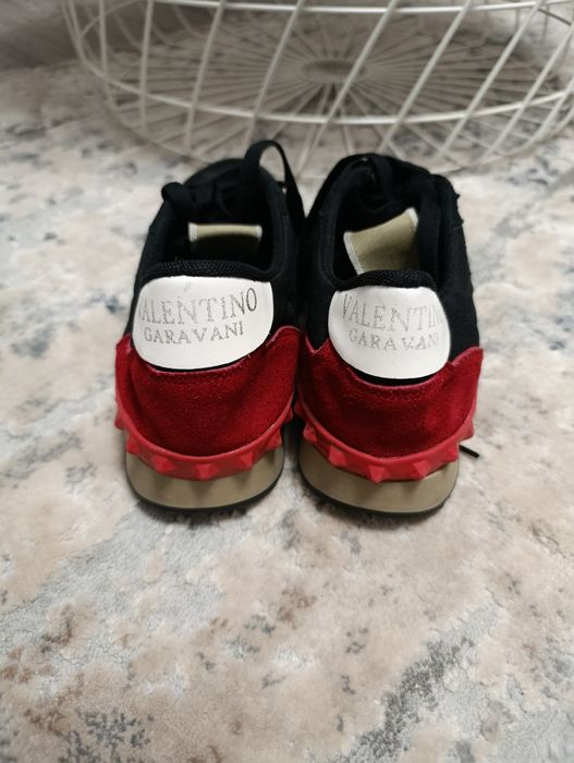 Valentino Garavani моделі Rockrunner,в розмірі 36.