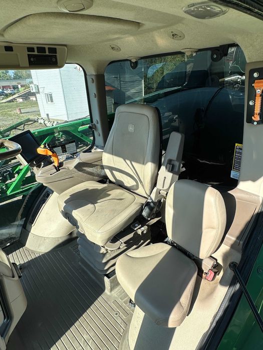 Самохідний оприскувач John Deere R4045