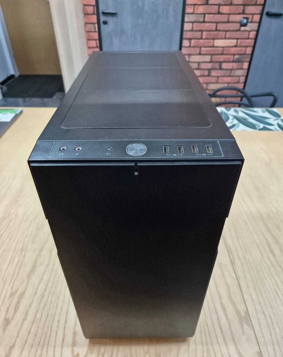 Komputer stacjonarny: intel i7-4790K | GTX Titan X 12GB | 32GB RAM | SSD 1TB + Akcesoria RAZER