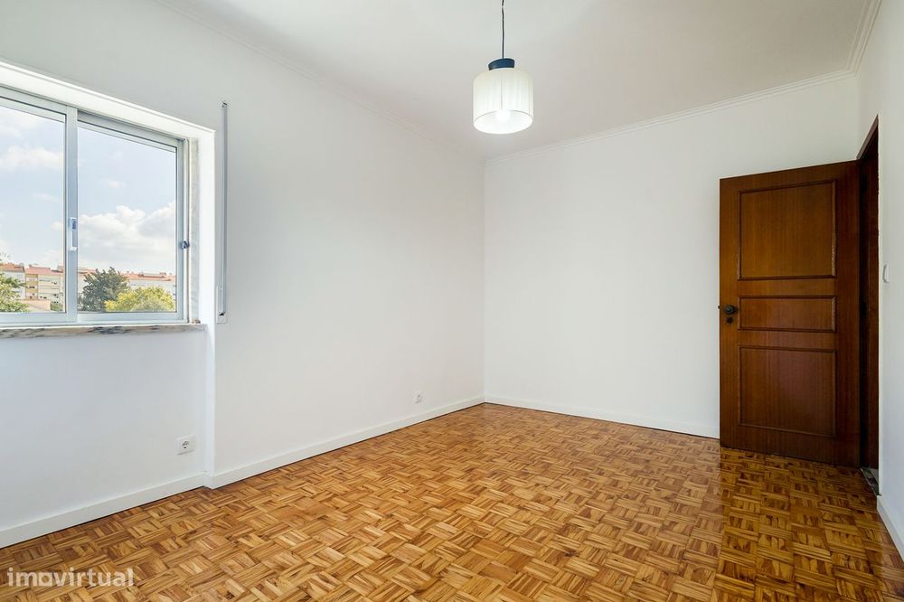 Apartamento T2 para Arrendamento | Largo Padre Américo, Massamá