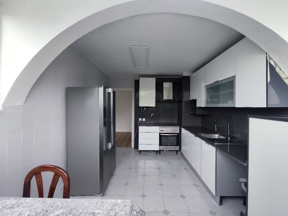 Arrendamento T2 remodelado cidade Sol