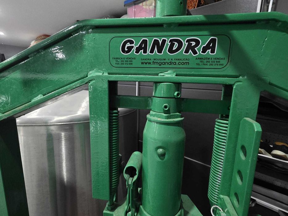 Prensa hidráulica Macaco c Ext. 50 como nova para vinho e bagaço