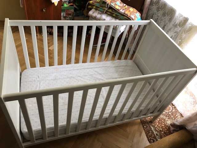 Дитяче ліжечко біле з матрацом та мякими бортиками