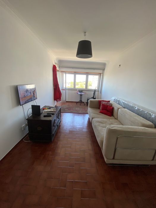 Quarto grande ! E bem localizado