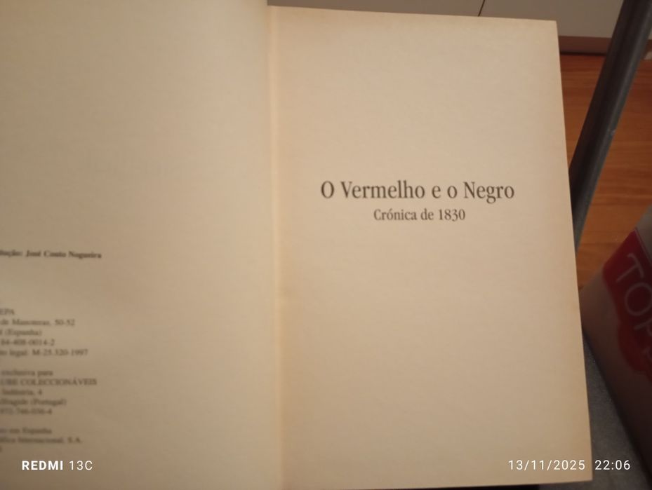 Livro " O vermelho e o negro"