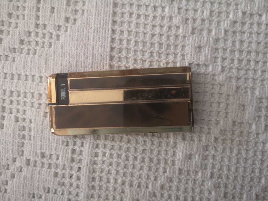 isqueiros vários em bom estado