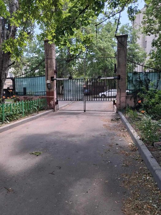 Продаю 3 комнатную квартиру Центр