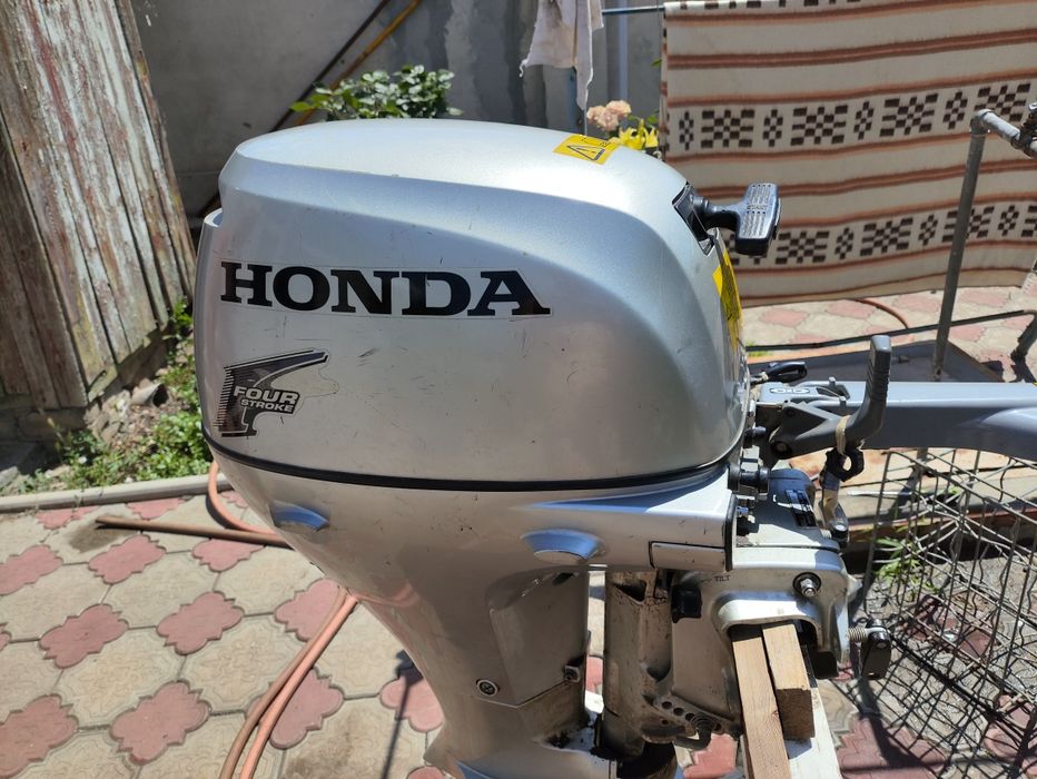 Продам лодочный мотор Honda 15