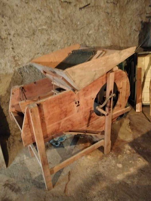 Limpador de milho muito bom estado e funciona muito bem