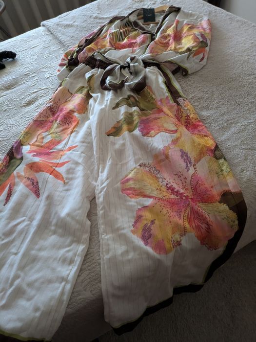 Fato CAWÉ com etiqueta