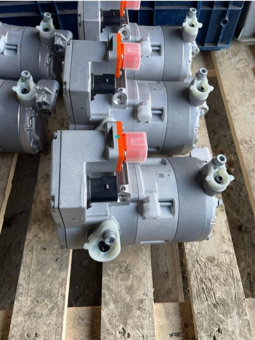 Компресор кондиціонера(тепловий насос)5QE820803 5QE820803A