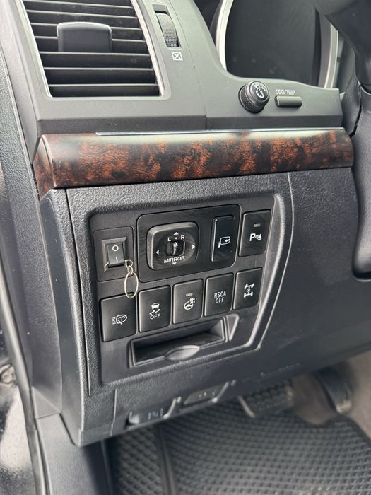 Броньований В6 Land Cruiser 200 2013року Toyota