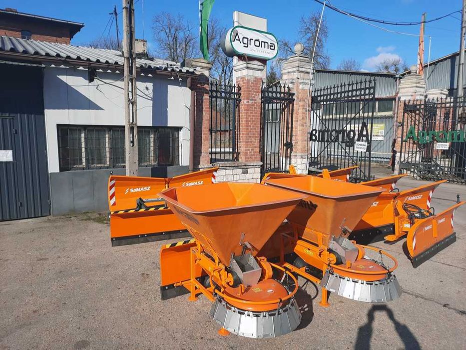 Rozsiewacz MOTYL POM Augustów piaskarka posypywarka solarka piasku sól