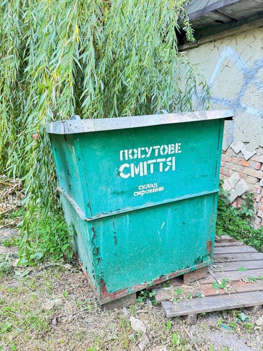 Продається сміттєвий бак б/у