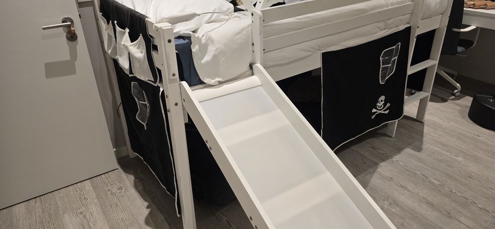 Beliche Cama individual  com  colchão  - estilo pirata com escorrega e