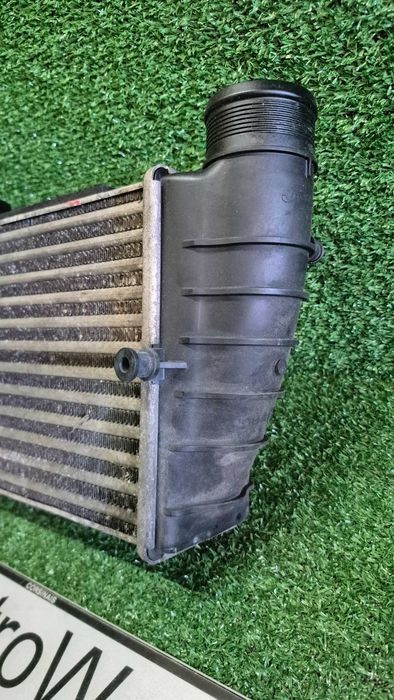 Intercooler Original Audi A4 B6 B7 8E 1.8T 1.9 TDI 2.0 TDI Ref. 8E0145806M em excelente estado