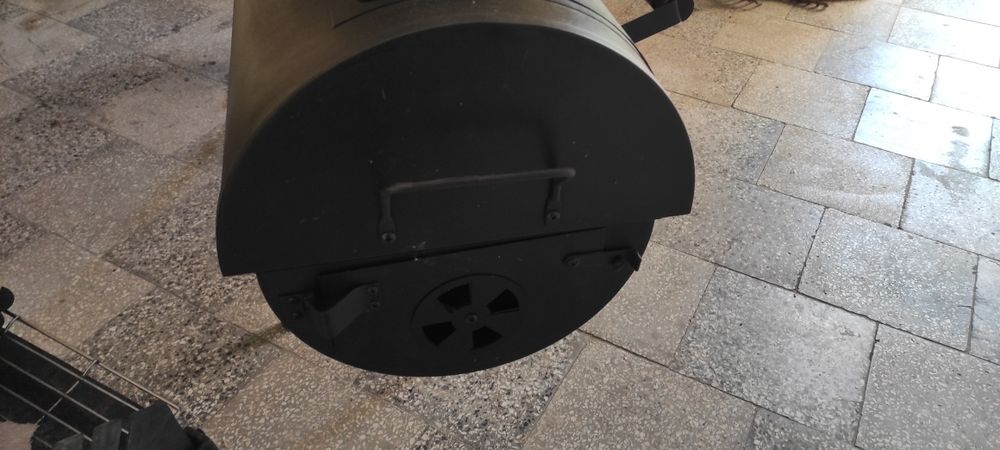Grill z wędzarnią