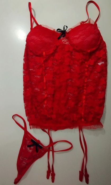 Conjunto vermelho rendado novo