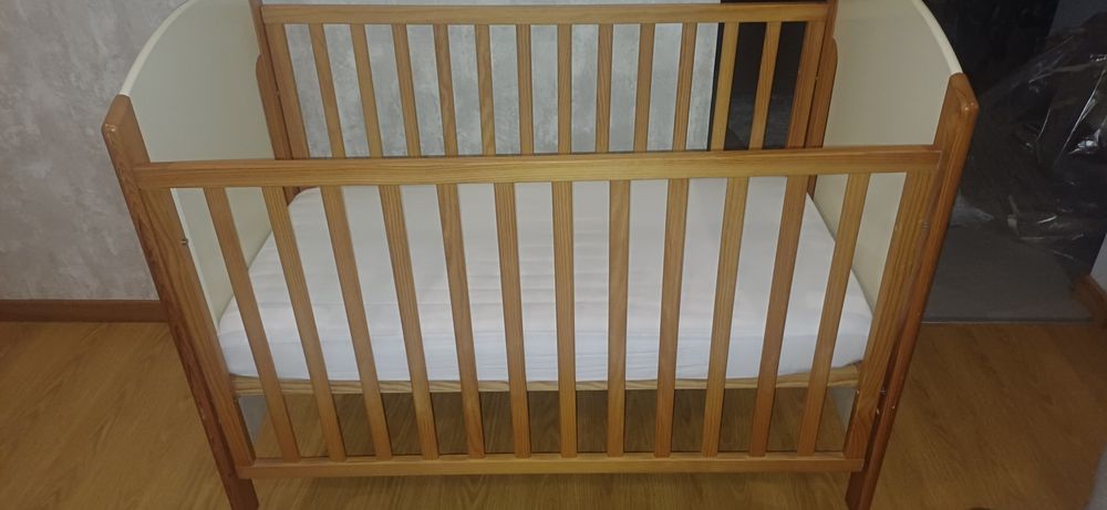 Cama para bebé usada