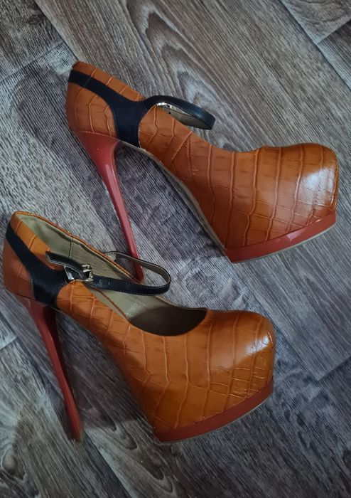 Лабутени Sasha Fabiani р.39