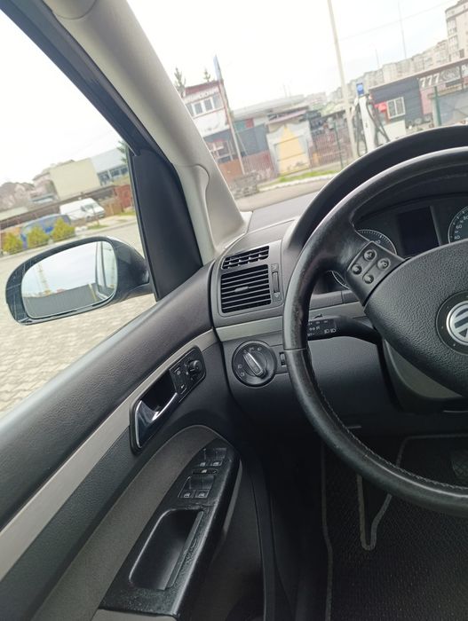 Фольксваген Volkswagen Touran 2006 мінівен