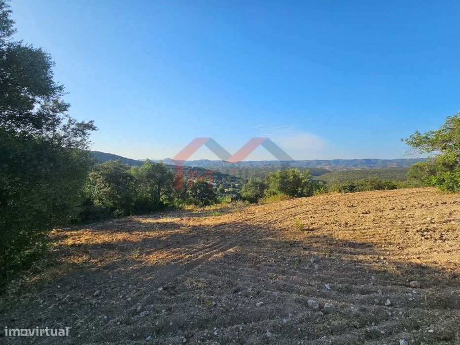 Terreno urbano com vista campo que permite construir 1000m2 na Mesq...