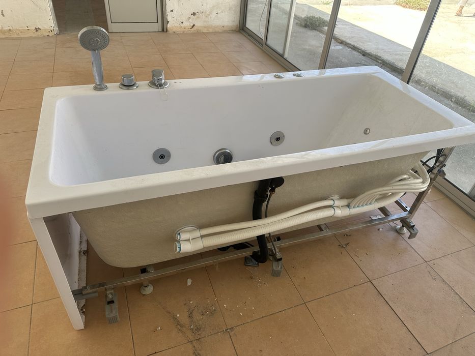 Hidromassagem nova, sem uso