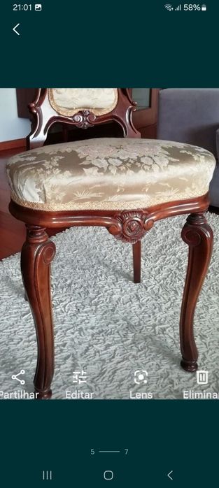 Antiga cadeira estilo barroco