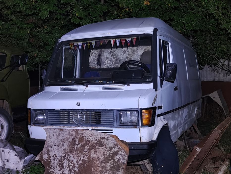 Продам mercedes 207D T1 2.4 дизель