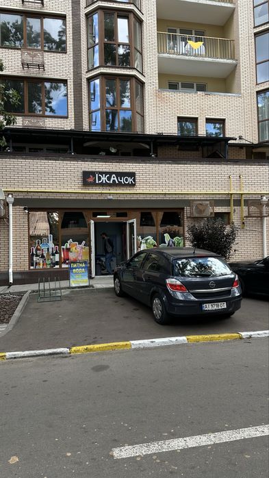 Таунхаус з окремим паркомісцем біля парка Незнайко.