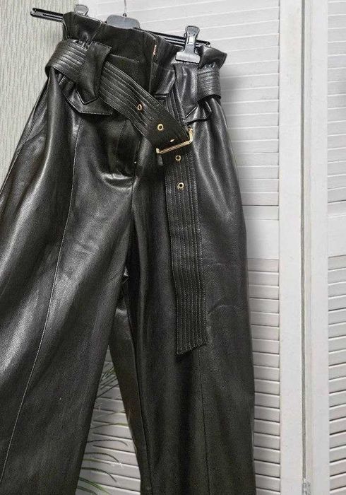 Штаны черные из эко кожи River Island с высокой посадкой, р. XS/S