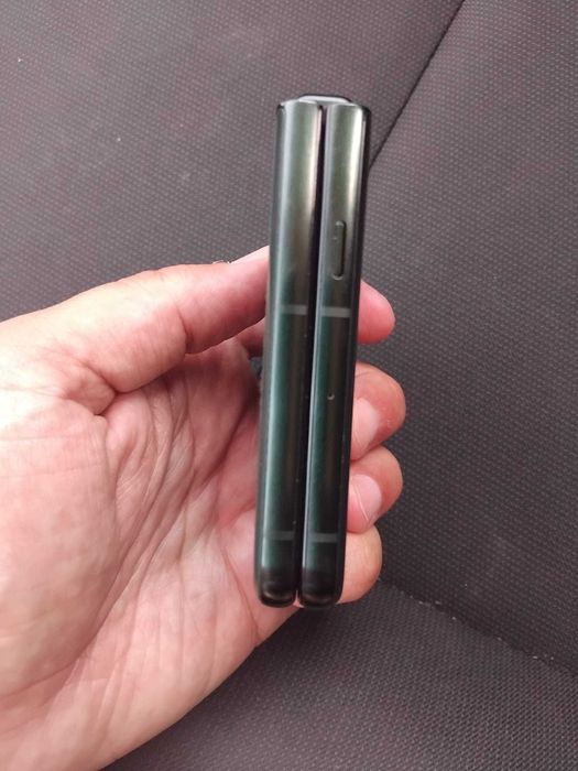 Motorola RAZR 60 ultra scarab
