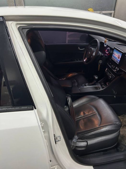 Автомобіль KIA K5