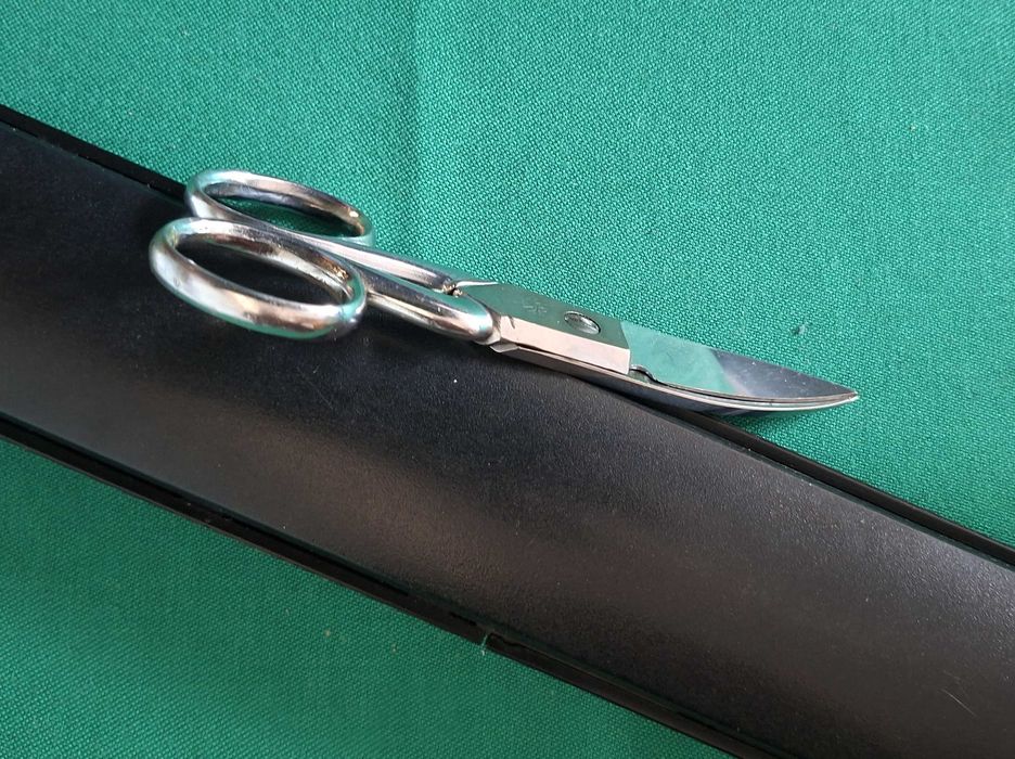 Tesoura Bedima Ticino, com pontas curvas, em aço inox, vintage