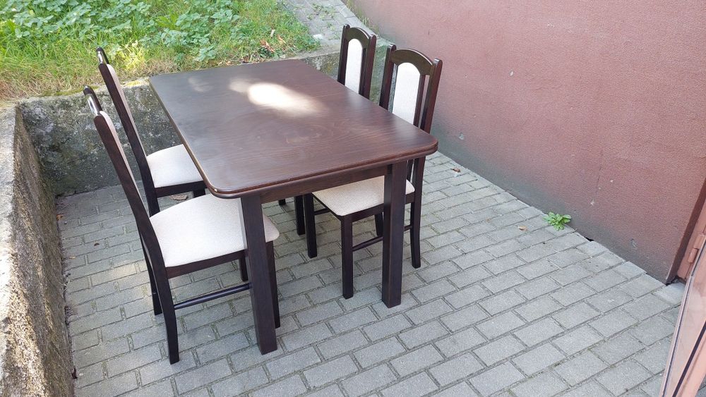 Stół rozsuwany z krzesłami