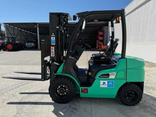 Empilhador Mitsubishi FD25N3 NOVO