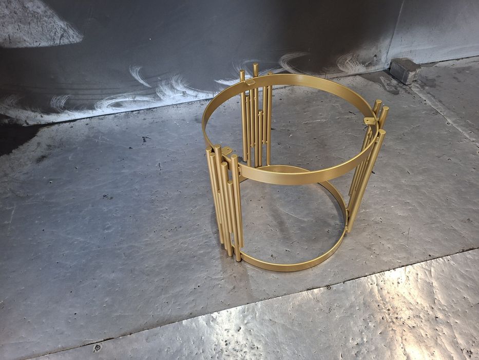 Nogi metalowe do mebli industrialnych