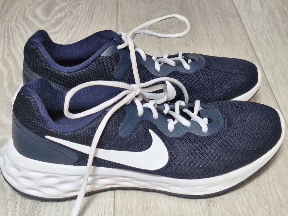 Nike Revolution 6