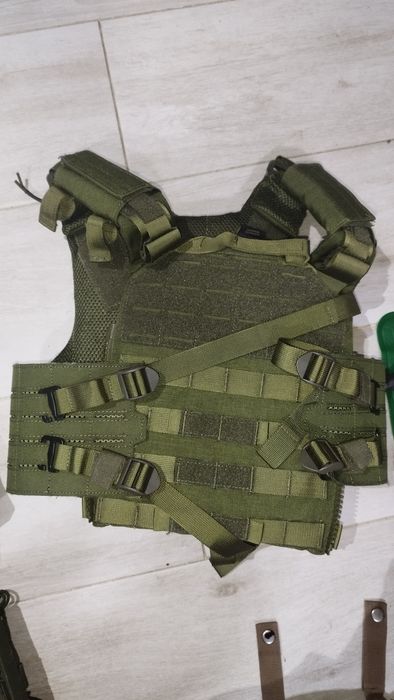 Colete e varias bolsas para airsoft