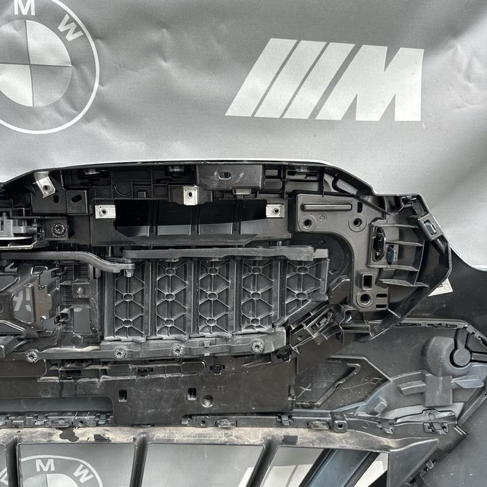 Бампер м передній BMW G60 G61 G90 G91 передний М пакет бмв г60 г90 г61 г91 bmw g60 g90 g61 g91 комплектний в колір жалюзи ноздри моторчик