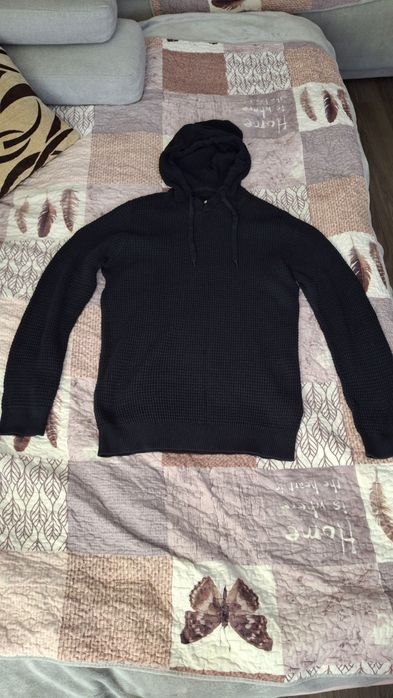 sweter męski z kapturem