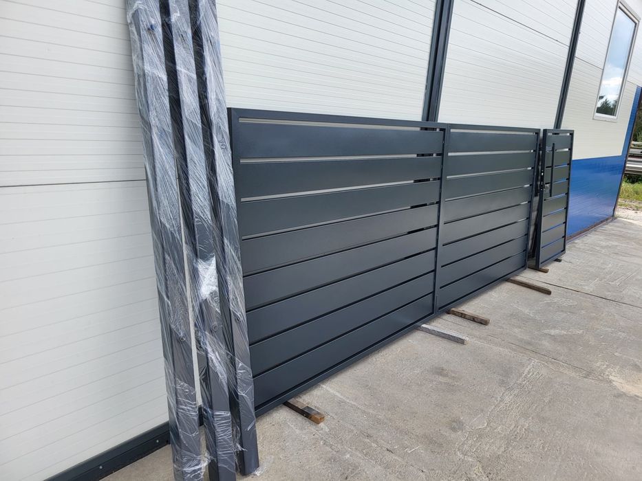 Nowa brama wjazdowa, Producent