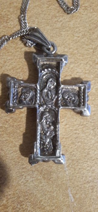 Krzyż z łańcuszkiem