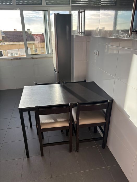 Mesa / 4 cadeiras
