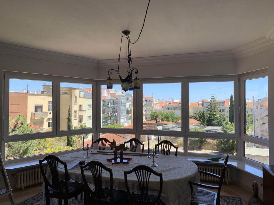 Montagem e reparação de Janelas/Portas em PVC & Estores.