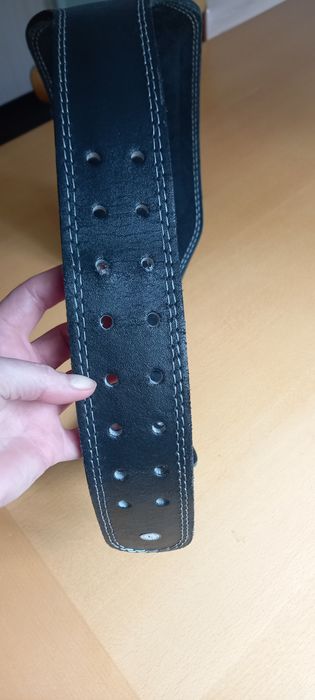 Pas lędźwiowy skórzany wyściełany do dźwigania ciężarow